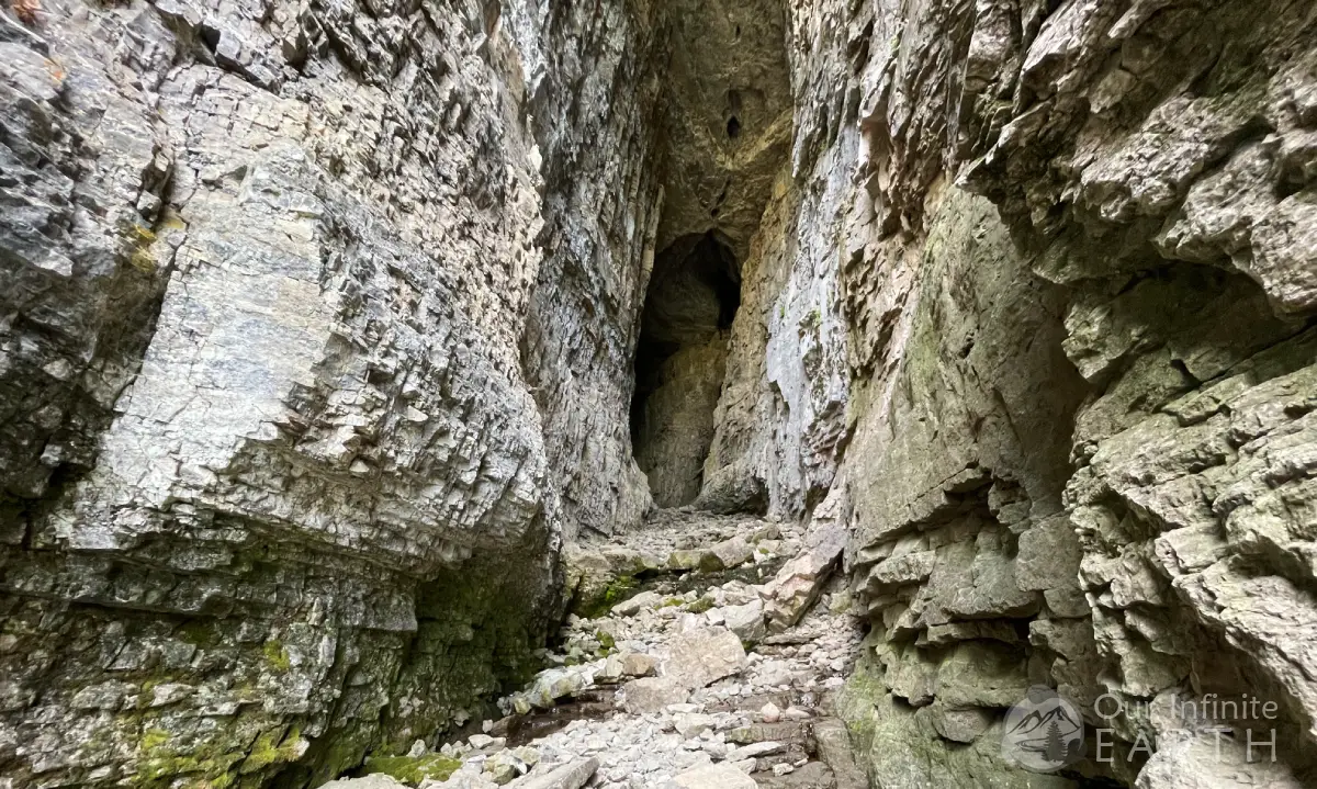 darby wind cave inside