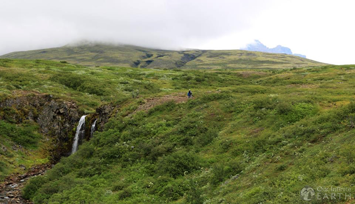 hiking-svartifoss